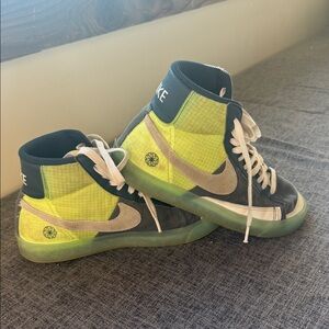 Nike Kids Sneakers - Black and Neon Yellow
